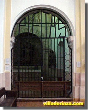 Entrada a la Capilla de Los Bernardos de Quirós