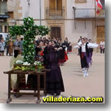 Bailes típicos a la Cruz de Mayo en la Plaza Mayor